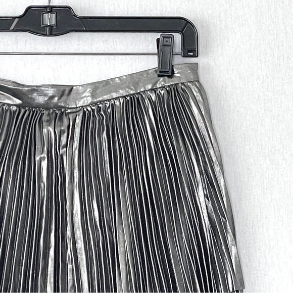 ARITZIA Wilfred Bethune Silver Metallic Pleated Skirt NWT - Picture 3 of 9